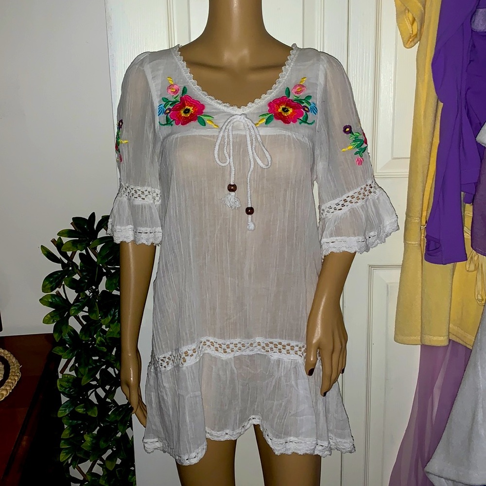 sheer White gauze embroidered flowers Mexican Hippie Tunic Babydoll top M